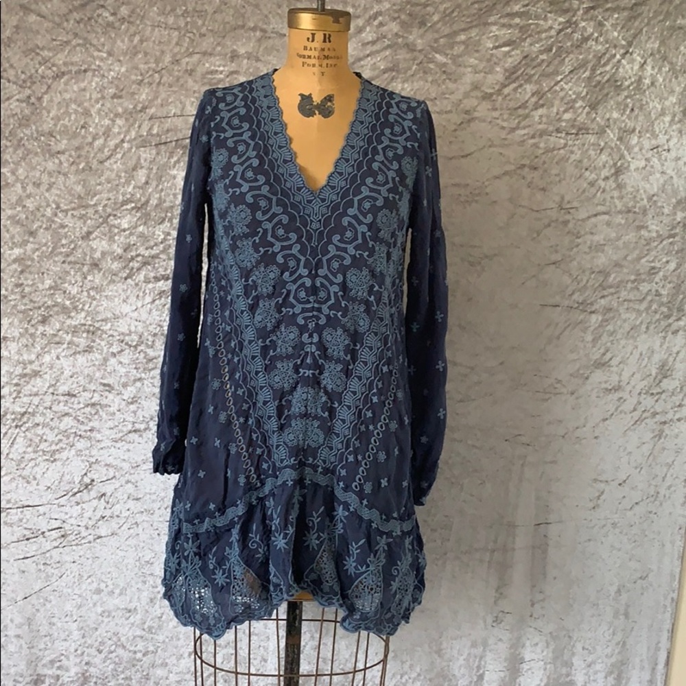 Johnny Was size Small embroidered blouse